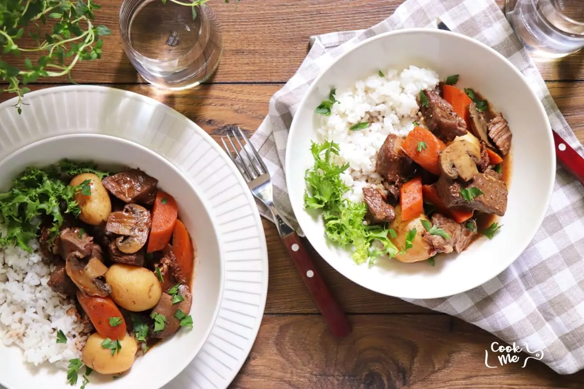 Slow Cooker Beef Bourguignon Recipe-Crockpot Slow Beef Bourguignon- Easy Beef Bourguignon Recipe-Beef Mushroom and Red Wine Casserole Slow Cooker