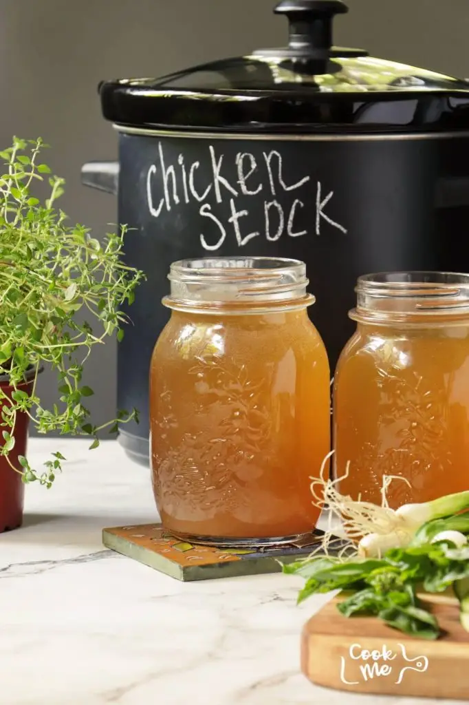 Slow Cooker Chicken Stock