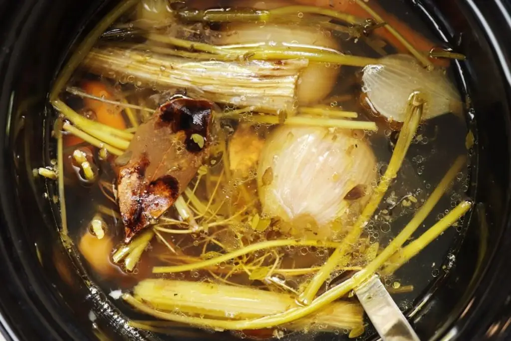 Slow Cooker Chicken Stock