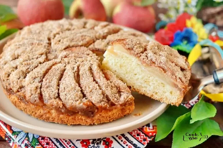 How to serve Ukrainian Apple Cake (Yabluchnyk)