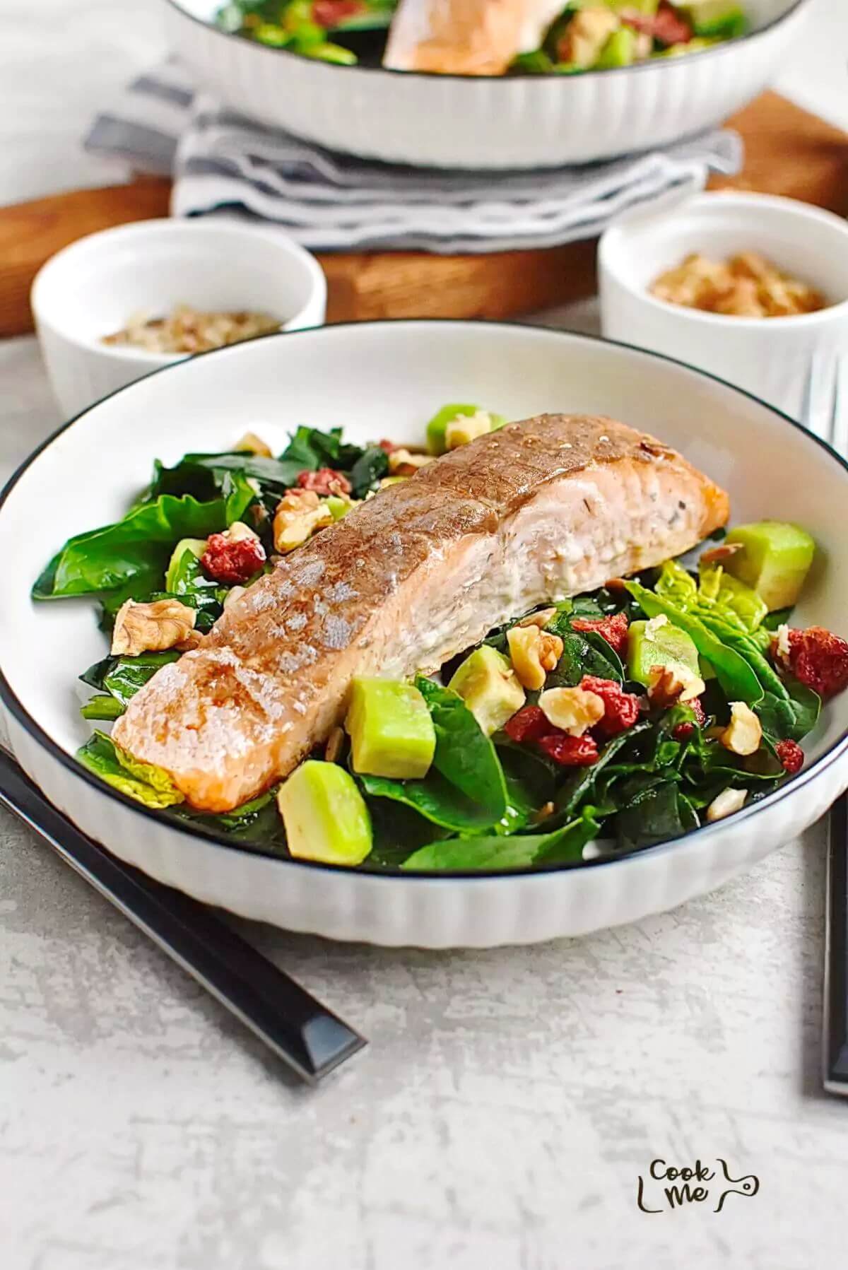 Balsamic-Salmon Spinach Salad Recipe - COOK.ME
