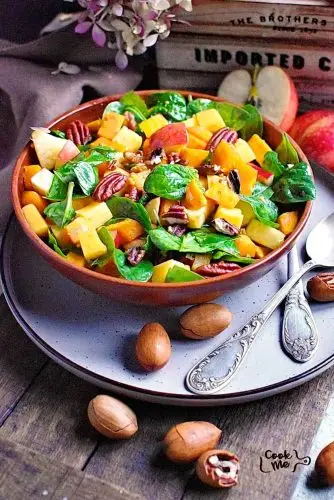 Chopped Salad with Spinach, Butternut Squash and Apples