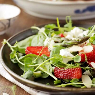 Strawberry-Spinach-and-Asparagus-Salad-Recipe-Spinach-Asparagus-and-Strawberry-Salad-Summer-Time-Asparagus-Strawberry-Spinach-Salad