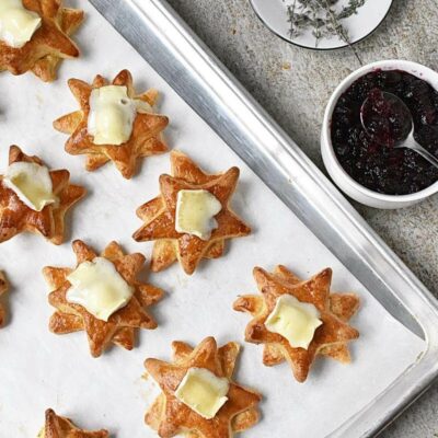 Christmas Cranberry Brie Puff Pastry Stars recipe - step 8