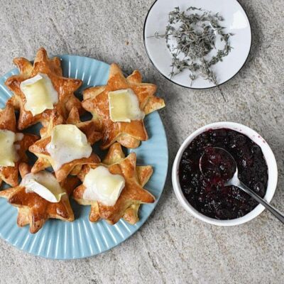 Christmas Cranberry Brie Puff Pastry Stars recipe - step 9