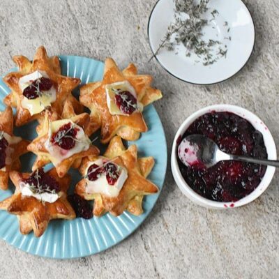 Christmas Cranberry Brie Puff Pastry Stars recipe - step 9