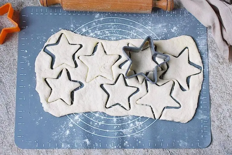 Step 3 - Christmas Cranberry Brie Puff Pastry Stars