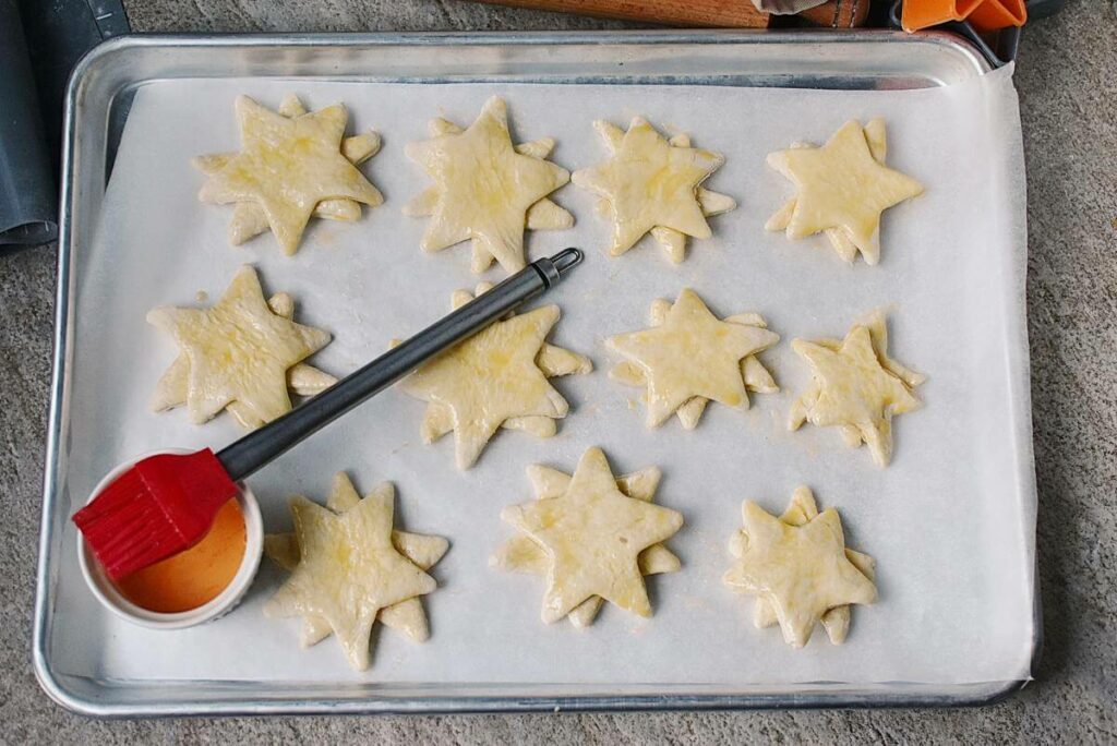 Christmas Cranberry Brie Puff Pastry Stars recipe - step 6