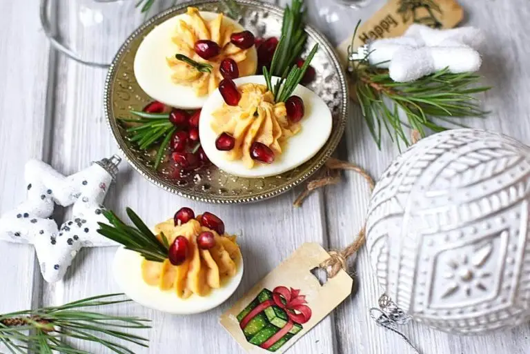 Step 9 - Christmas Deviled Eggs