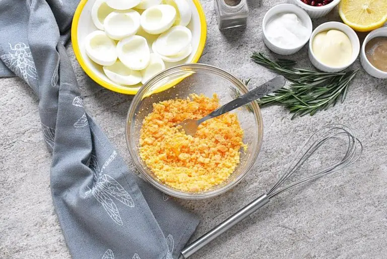 Step 5 - Christmas Deviled Eggs