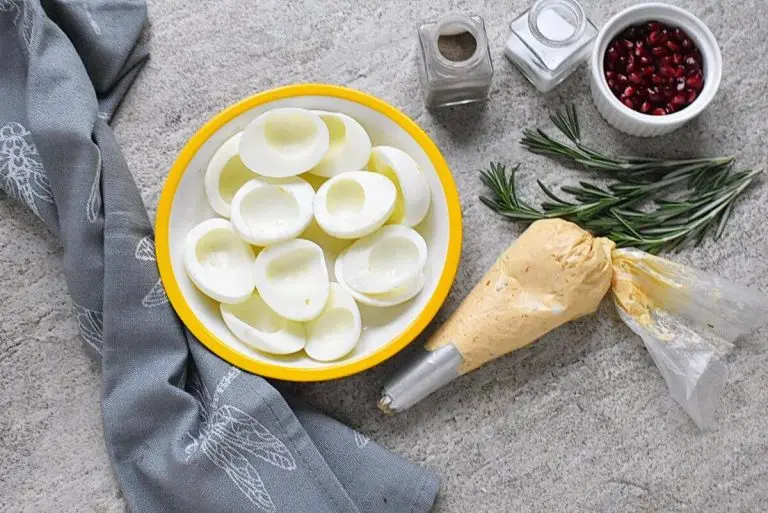 Step 7 - Christmas Deviled Eggs