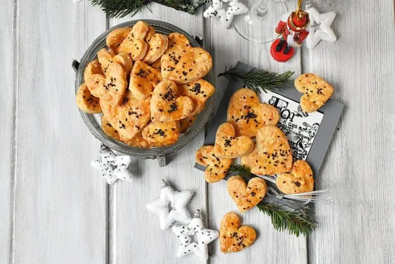 How to serve Savory Crispy Cheese Cookies