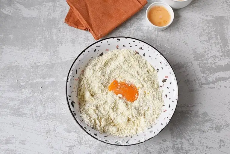 Savory Crispy Cheese Cookies recipe - step 4