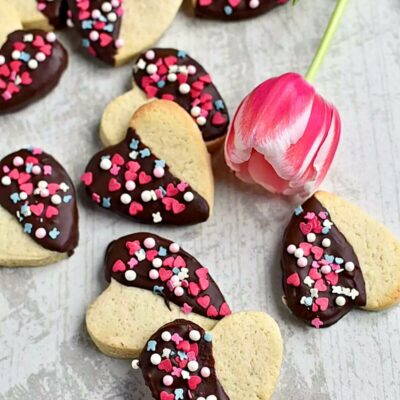 Chocolate Dipped Heart Cookies Recipe-Valentine Chocolate Dipped CookiesValentine Chocolate Dipped Sugar Cookies