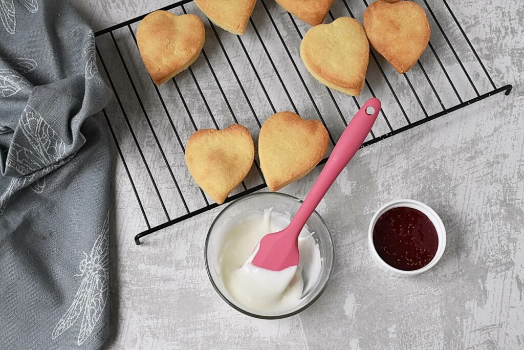 Raspberry and White Chocolate Shortbread Cookies recipe - step 11