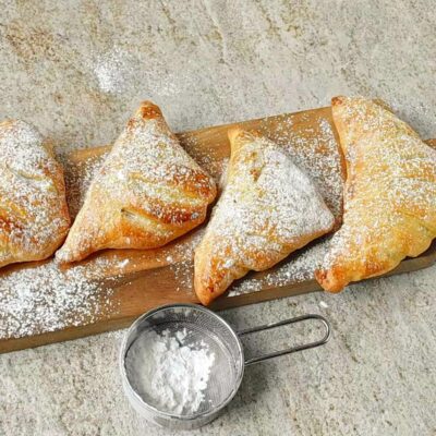 How to serve Quick Pear Pastries
