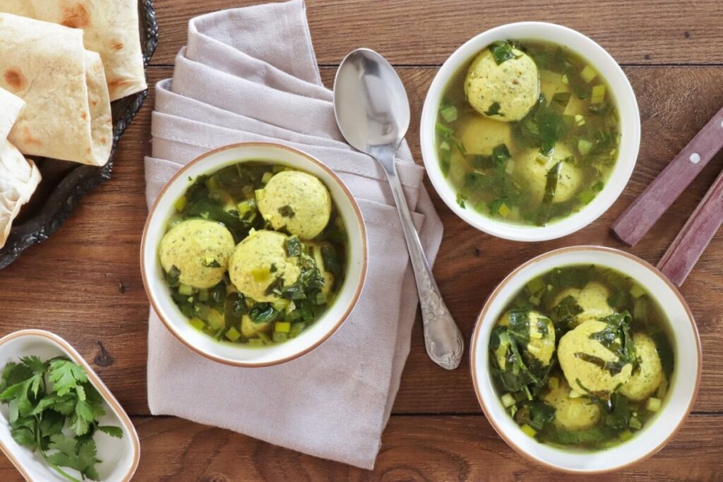 How to serve Spring Meatball Soup