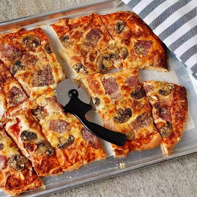 Three-Cheese Pizza with Pancetta and Mushrooms Recipe - Cook.me Recipes