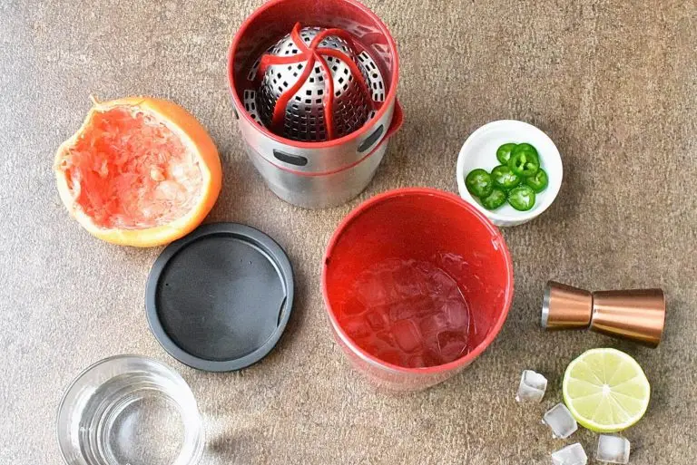 Step 2 - Spicy Grapefruit Paloma