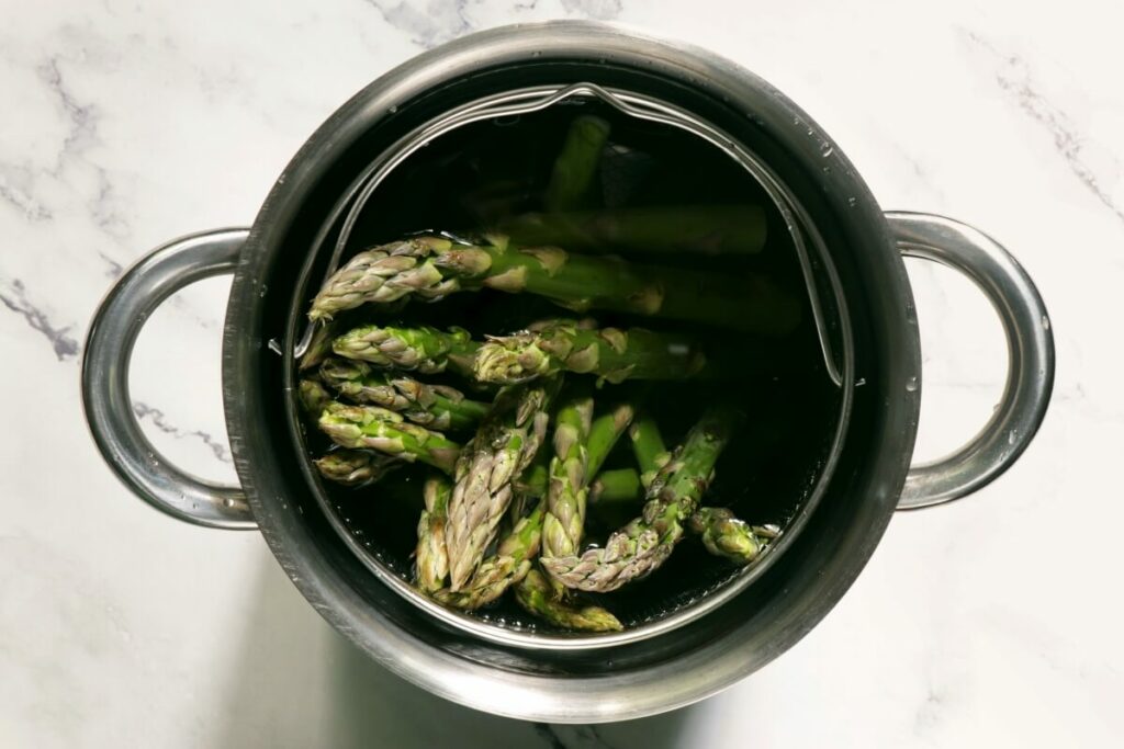 Asparagus and Braised Butter Beans recipe - step 4
