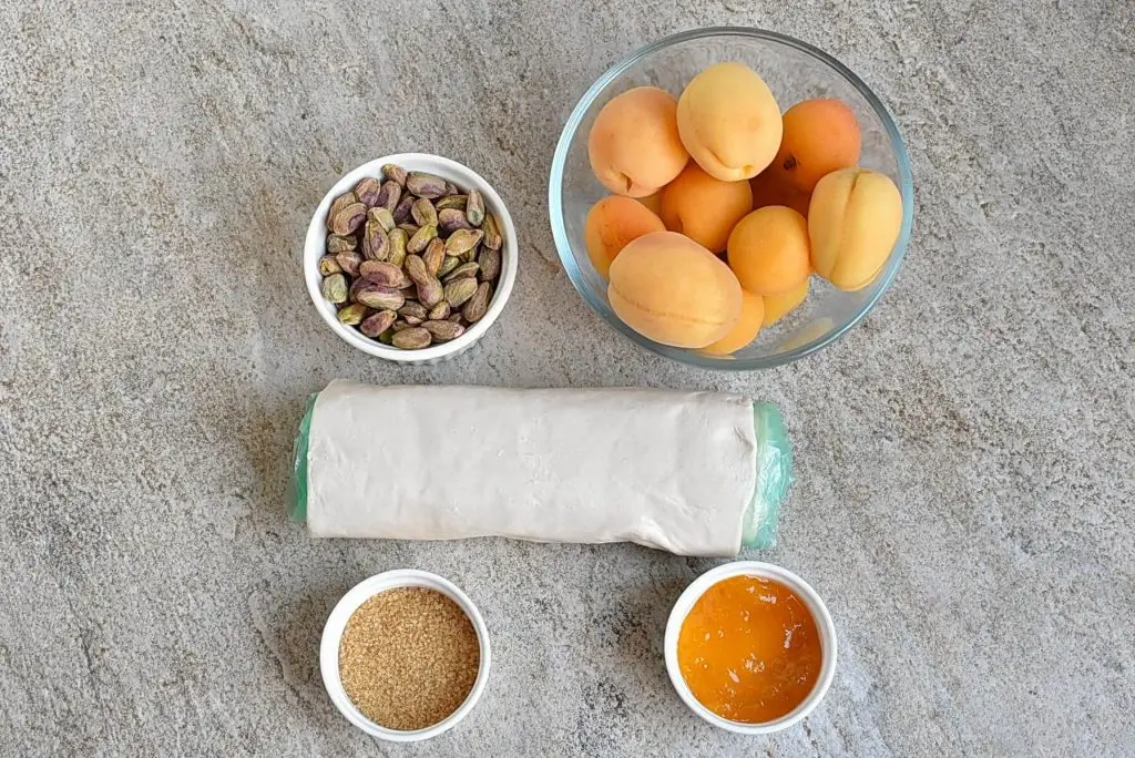 Ingredients for Apricot and Pistachios Tart