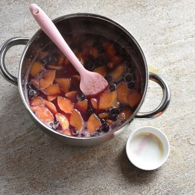 Berry-Cherry Peach Sauce recipe - step 4