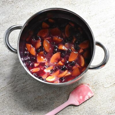 Berry-Cherry Peach Sauce recipe - step 4