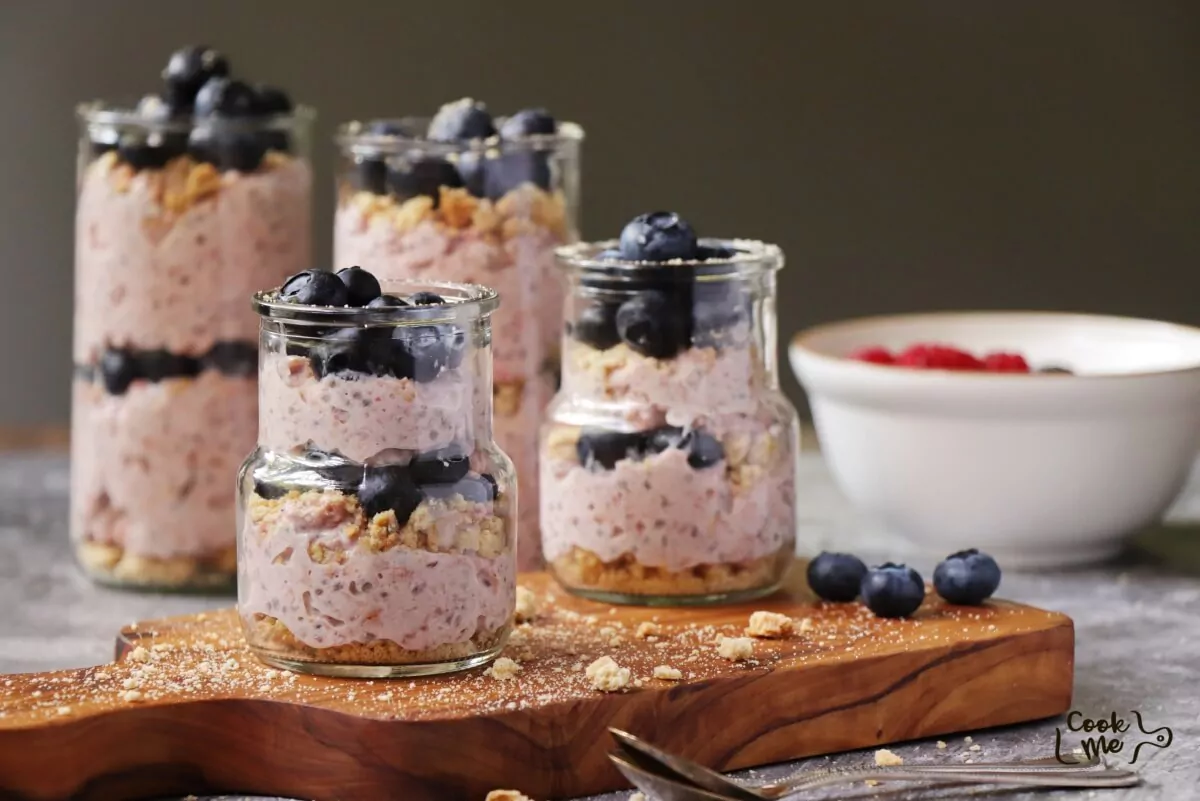 Berry Cheesecake Overnight Oats