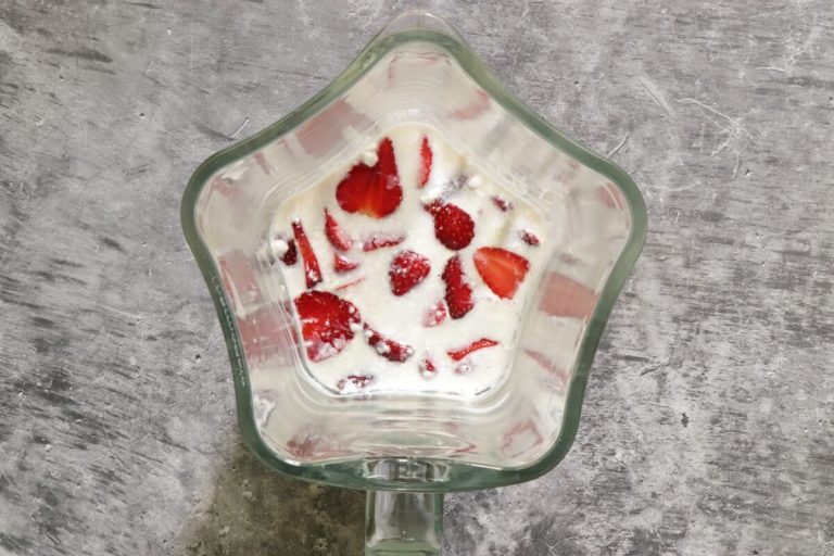 Step 1 - Berry Cheesecake Overnight Oats