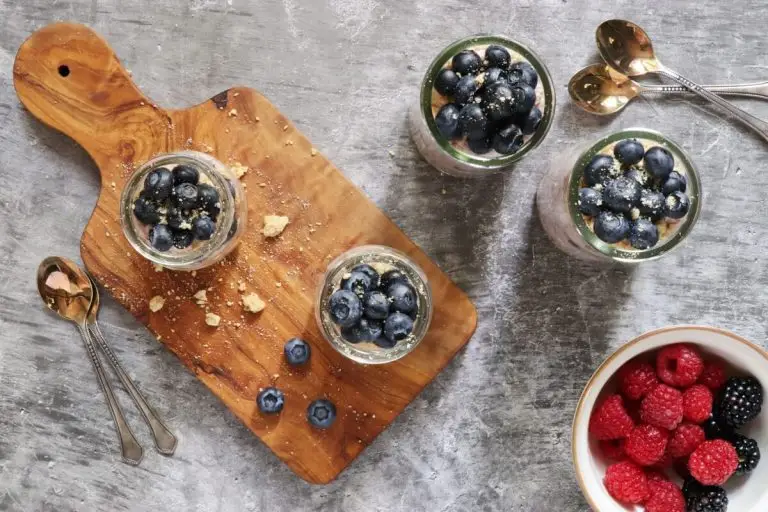 How to serve Berry Cheesecake Overnight Oats