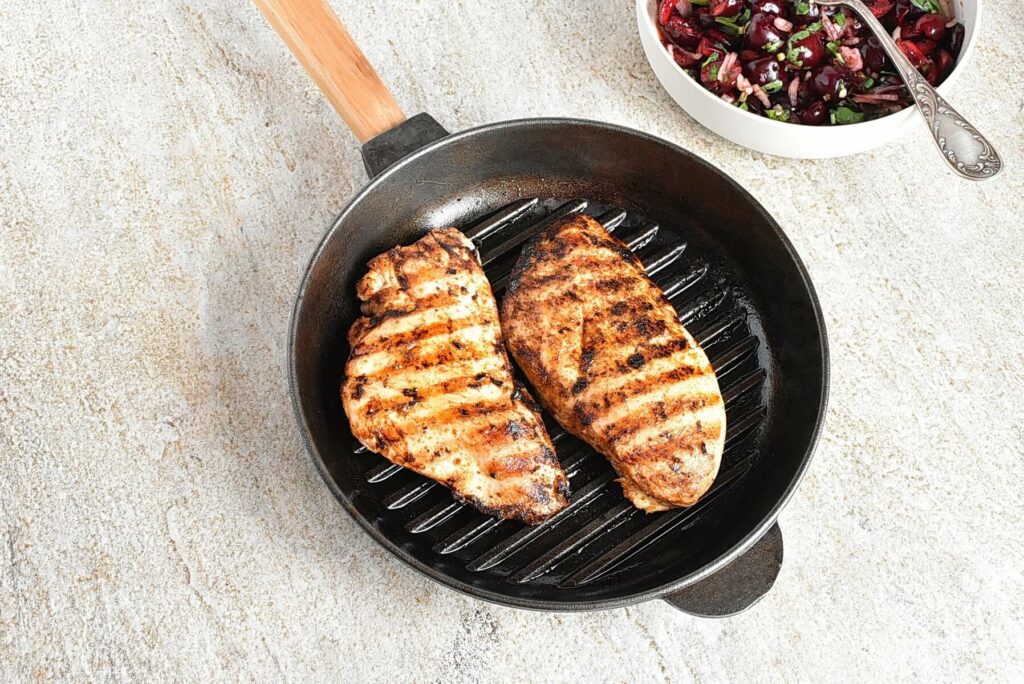 Grilled Chicken with Fresh Cherry Salsa recipe - step 6