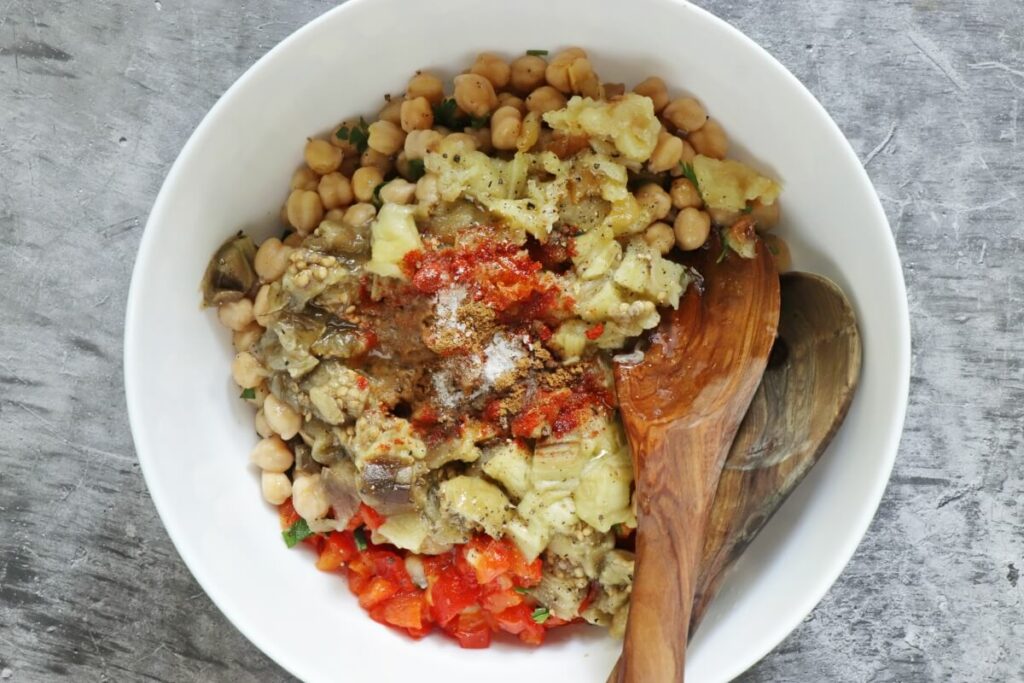 Mediterranean Chickpea Salad recipe - step 6