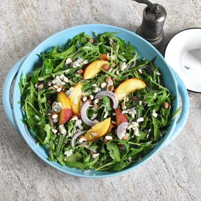 Peach, Arugula, and Blue Cheese Salad recipe - step 2