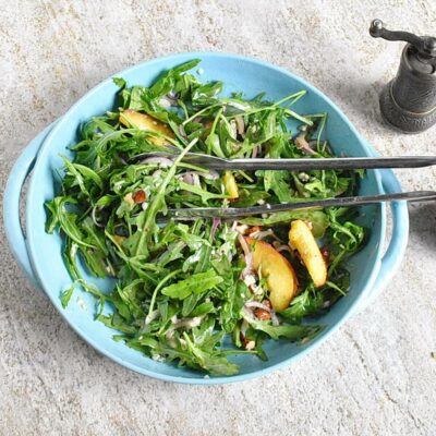 Peach, Arugula, and Blue Cheese Salad recipe - step 2