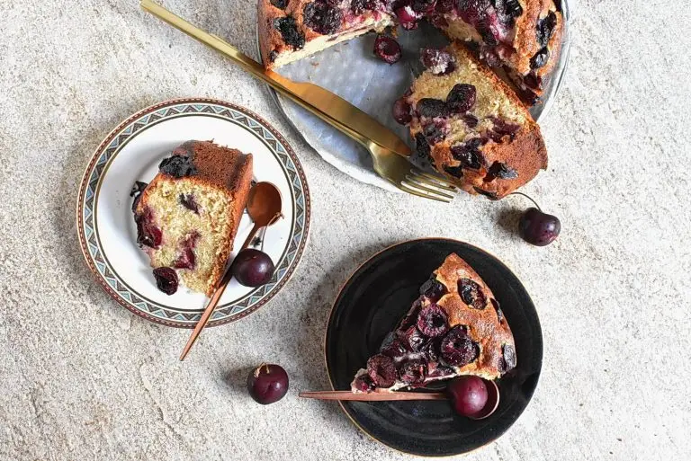 How to serve Simple Cherry Cake