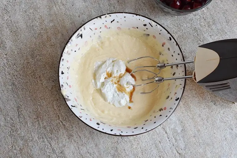 Simple Cherry Cake recipe - step 4