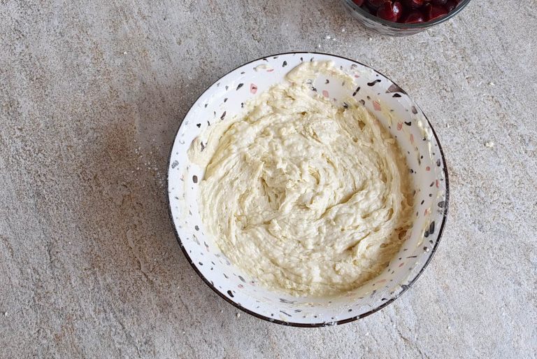 Step 5 - Simple Cherry Cake