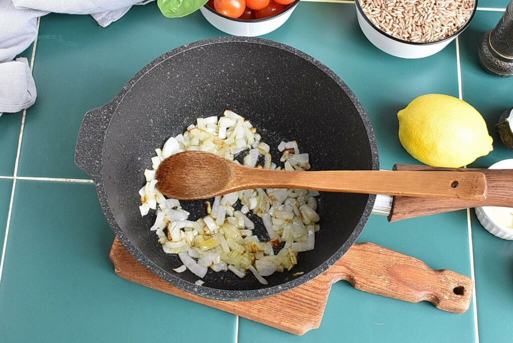 One-Pot Sun-Dried Tomato Farro recipe - step 1