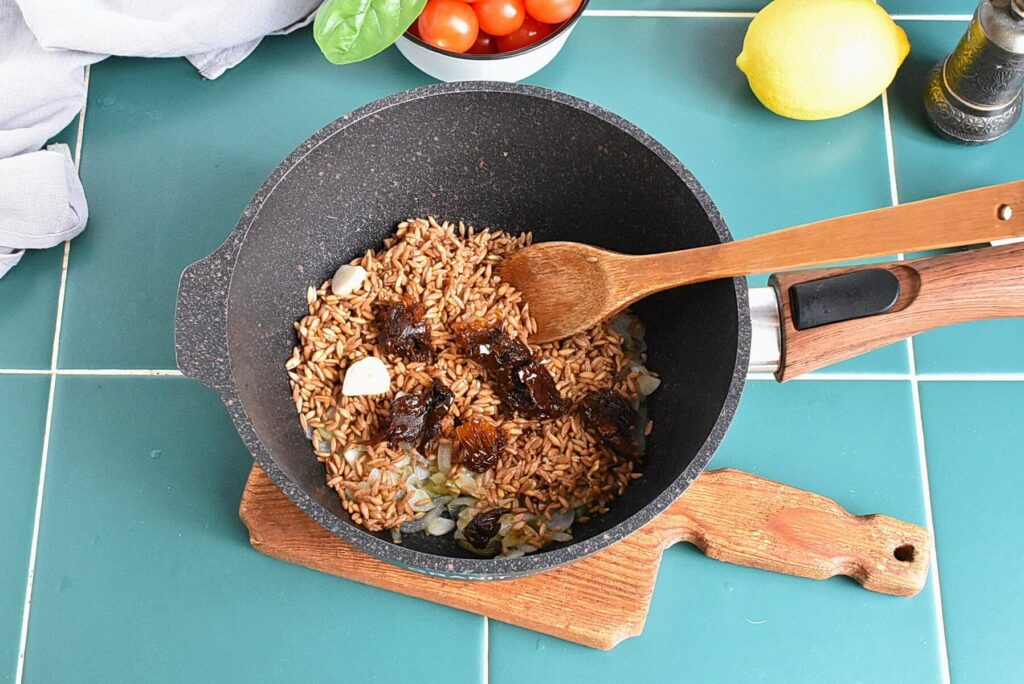 One-Pot Sun-Dried Tomato Farro recipe - step 2