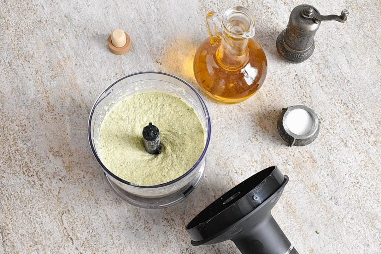 Step 1 - Parsley Hummus with Australian Beef Strips
