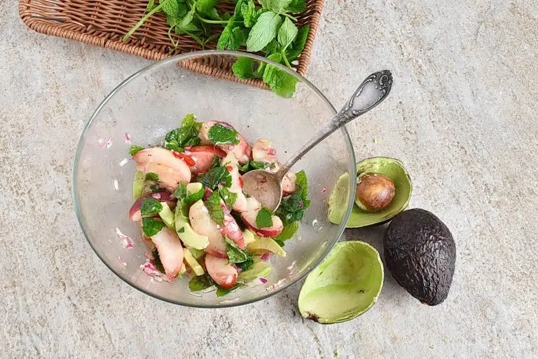 Step 3 - Spicy Avocado and Peach Salad