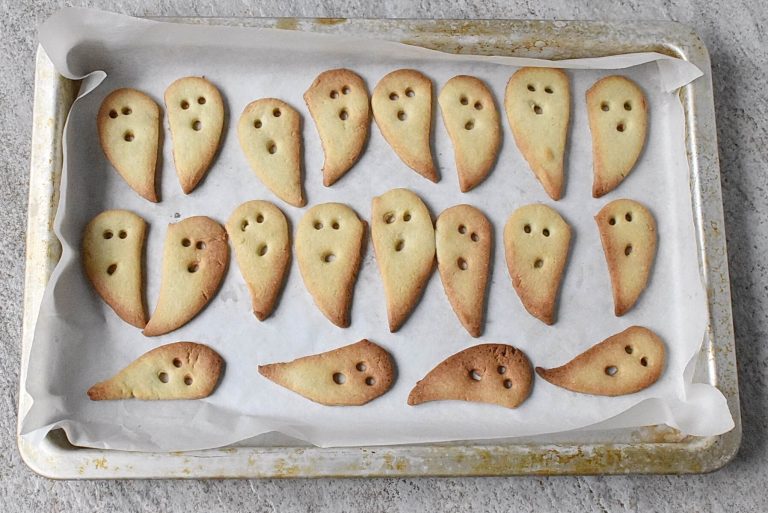 Step 10 - Halloween Ghost Linzer Cookies