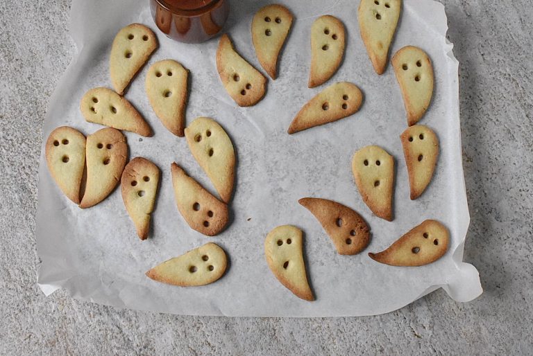 Step 11 - Halloween Ghost Linzer Cookies
