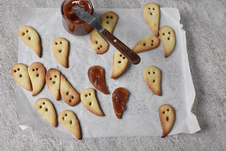 Step 12 - Halloween Ghost Linzer Cookies