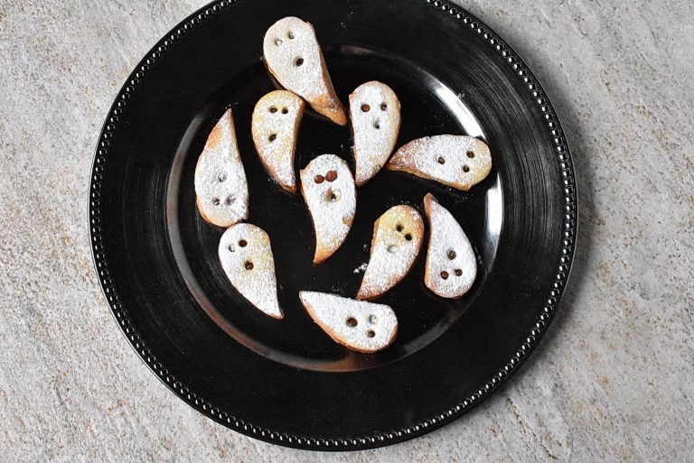 Step 14 - Halloween Ghost Linzer Cookies