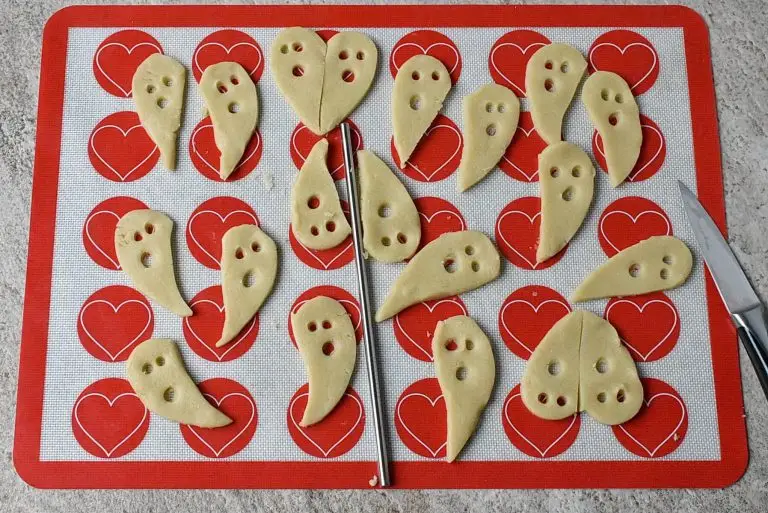 Halloween Ghost Linzer Cookies recipe - step 7