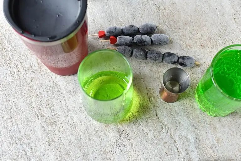Wicked Poisoned Apple Halloween Cocktail recipe - step 2