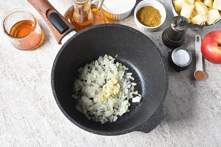 Curried Cauliflower Soup with Apples recipe - step 1