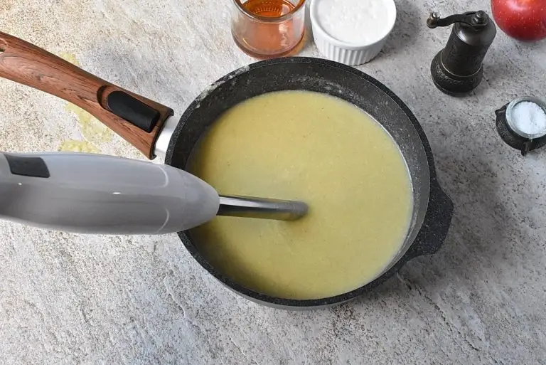 Curried Cauliflower Soup with Apples recipe - step 5