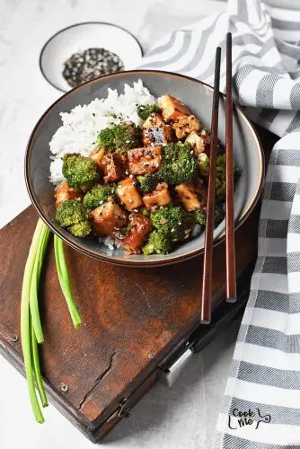 Vegan Tofu Broccoli Stir Fry with Garlic Ginger Sauce